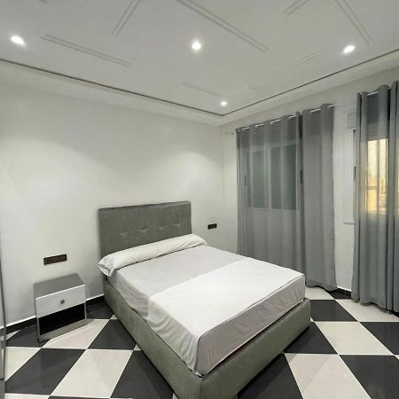 Dina Apartments Фнидек Екстериор снимка
