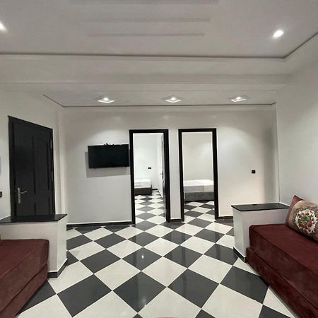 Dina Apartments Фнидек Екстериор снимка