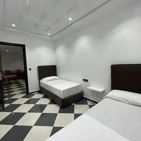 Dina Apartments Фнидек Екстериор снимка