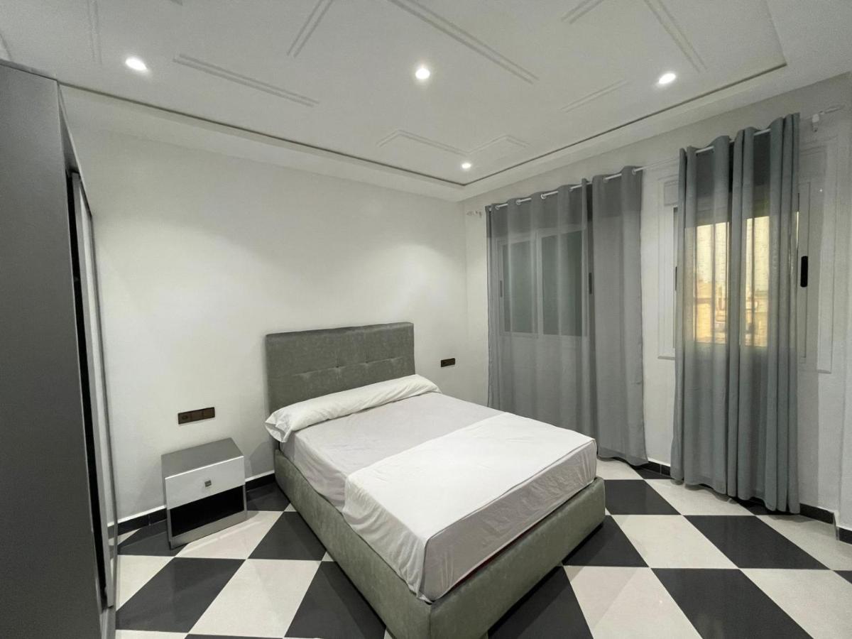 Dina Apartments Фнидек Екстериор снимка