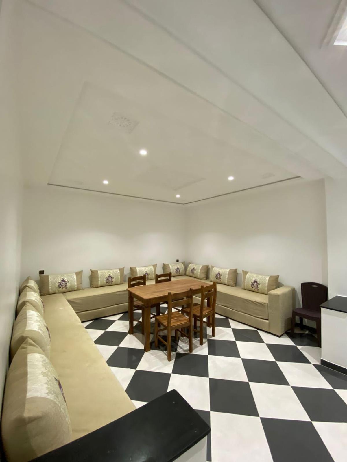 Dina Apartments Фнидек Екстериор снимка