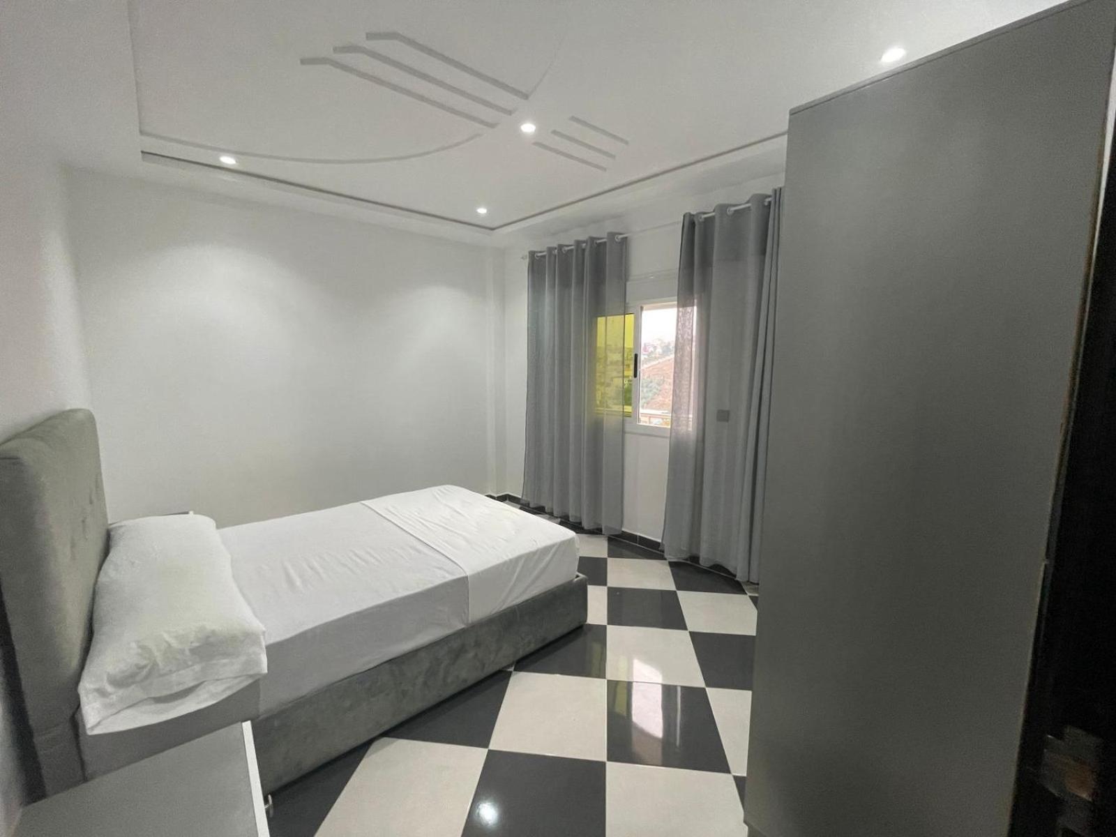Dina Apartments Фнидек Екстериор снимка