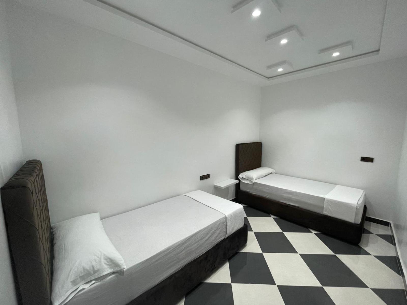 Dina Apartments Фнидек Екстериор снимка
