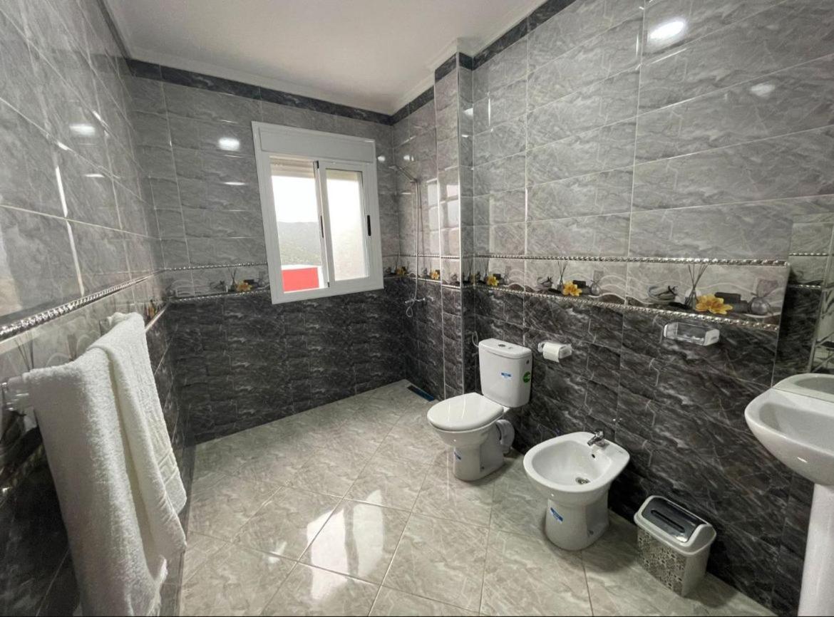 Dina Apartments Фнидек Екстериор снимка