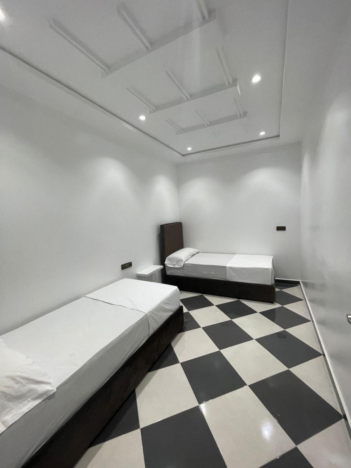 Dina Apartments Фнидек Екстериор снимка