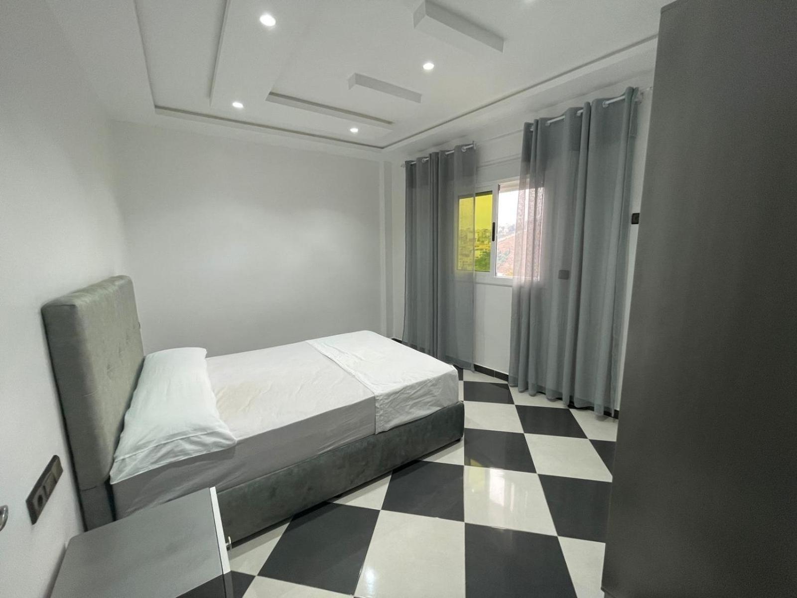 Dina Apartments Фнидек Екстериор снимка