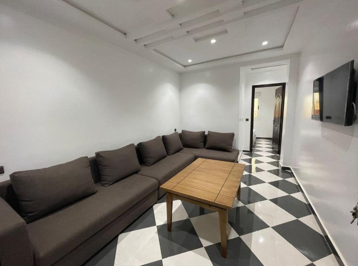 Dina Apartments Фнидек Екстериор снимка