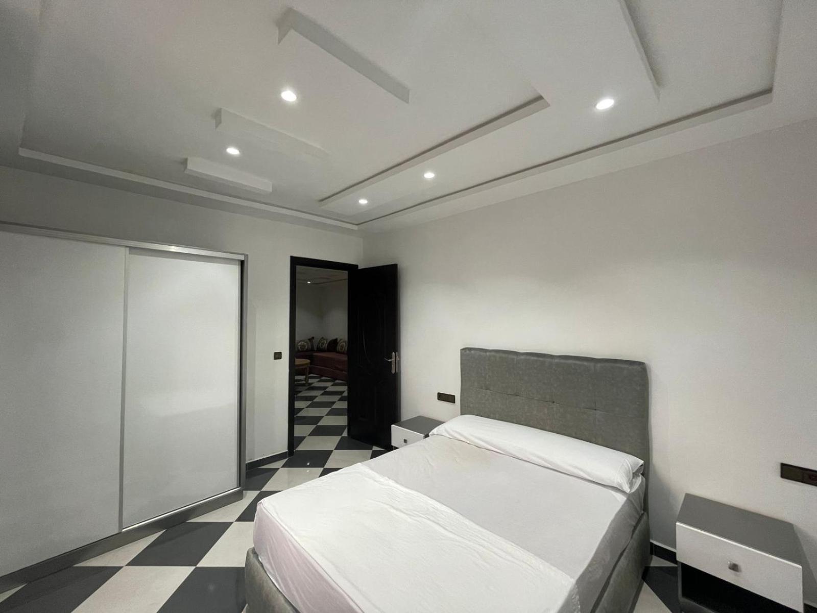 Dina Apartments Фнидек Екстериор снимка