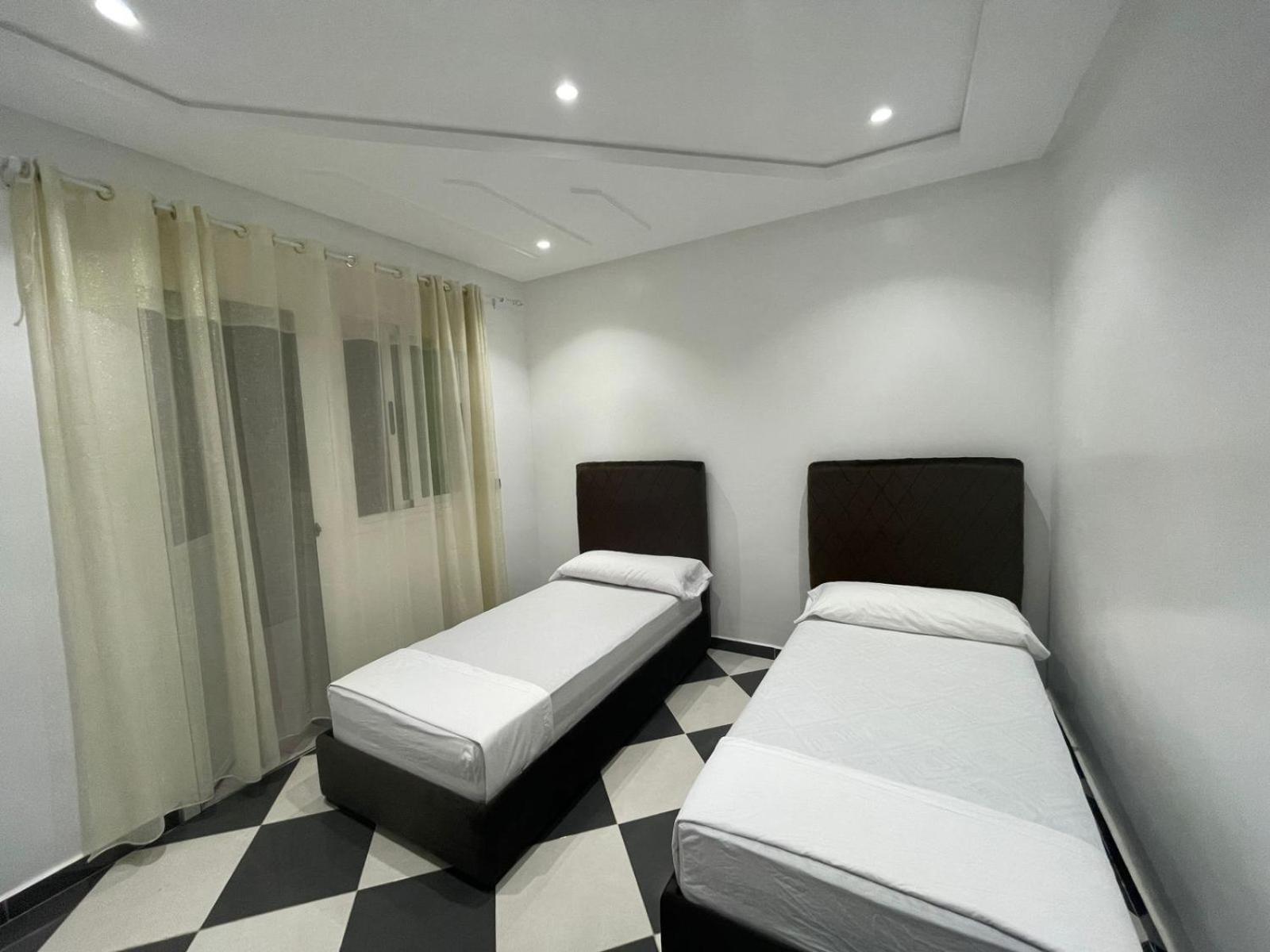 Dina Apartments Фнидек Екстериор снимка