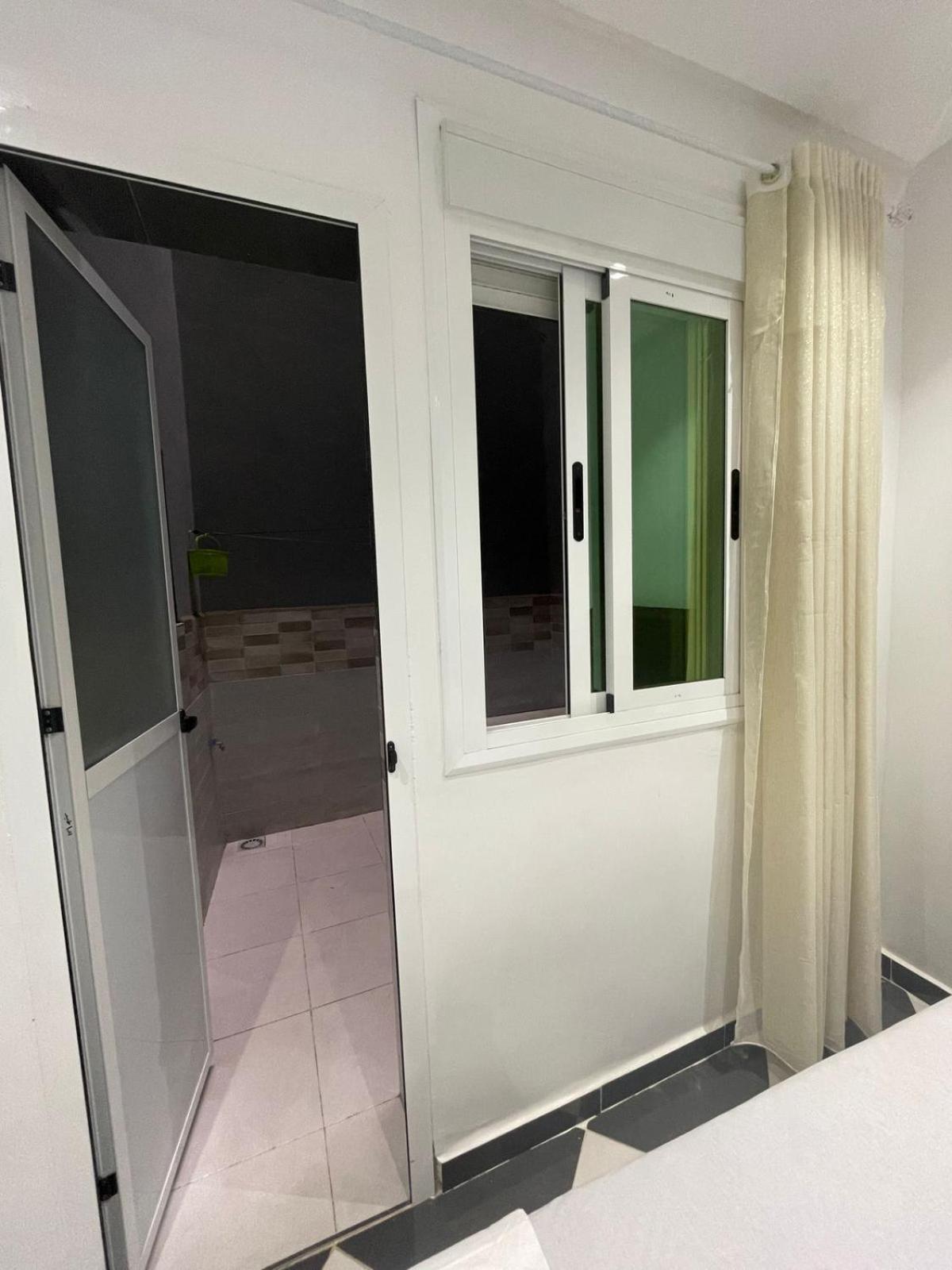 Dina Apartments Фнидек Екстериор снимка