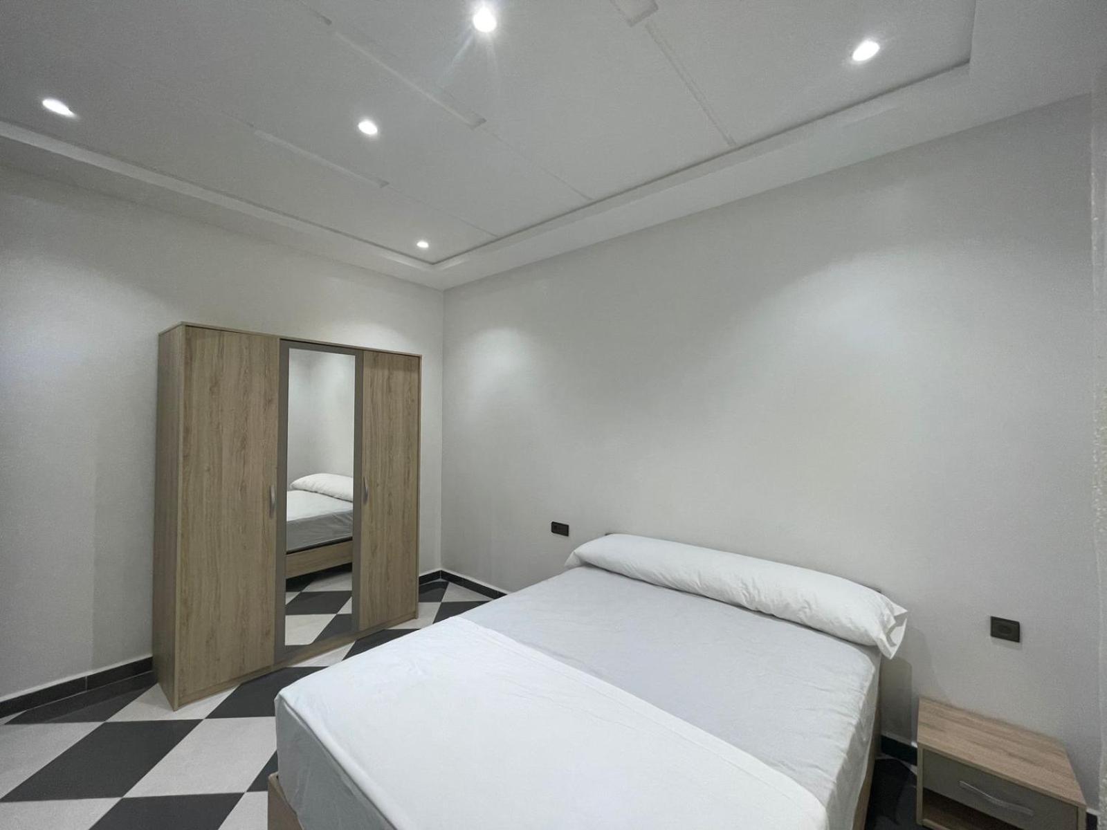 Dina Apartments Фнидек Екстериор снимка