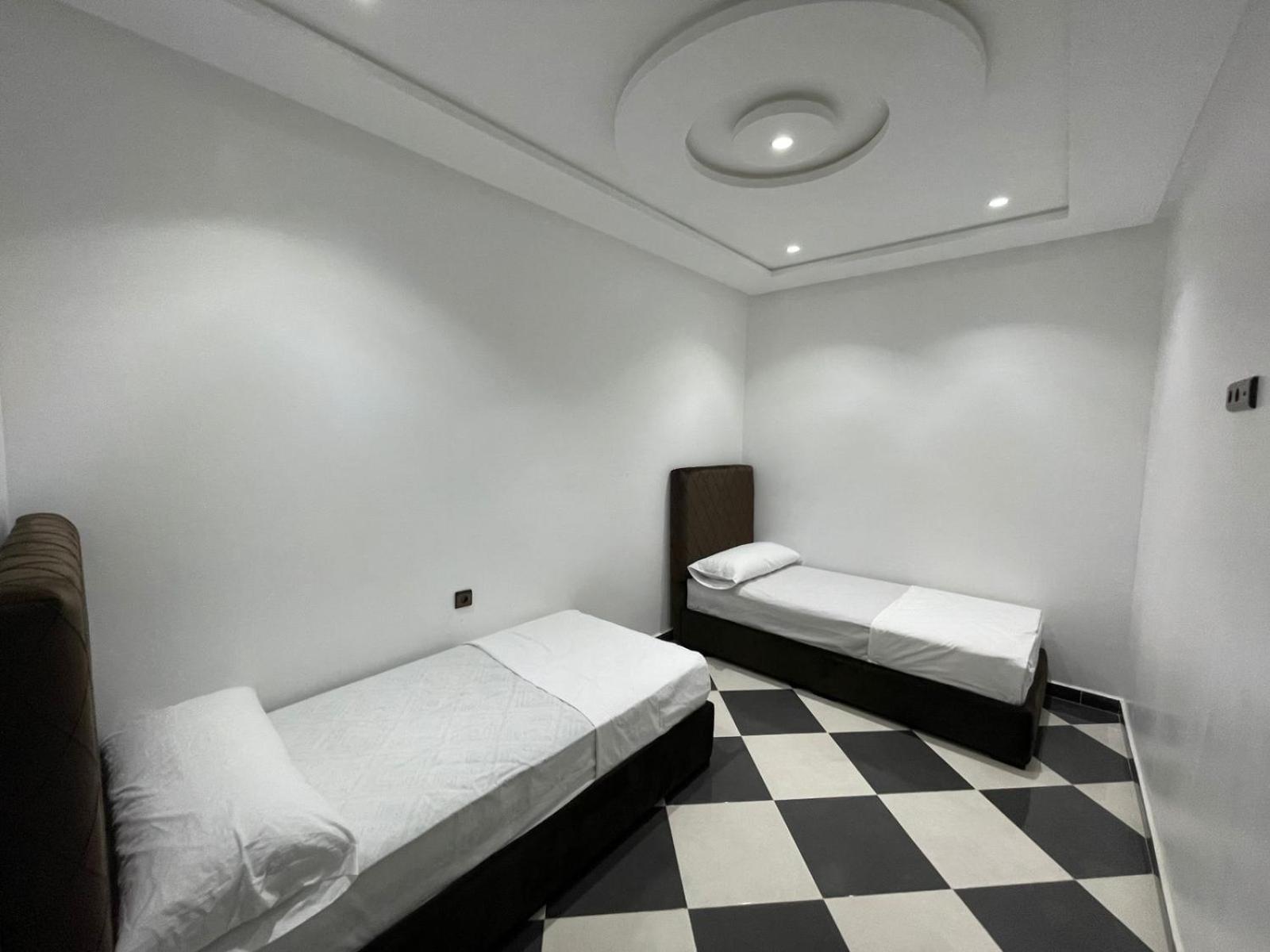 Dina Apartments Фнидек Екстериор снимка