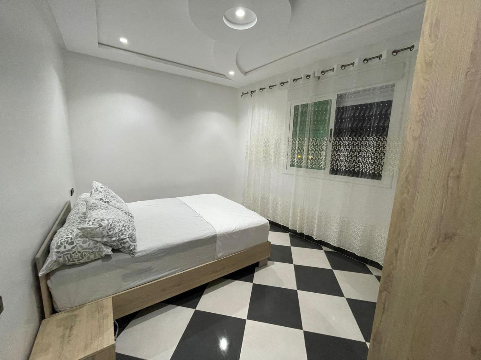 Dina Apartments Фнидек Екстериор снимка